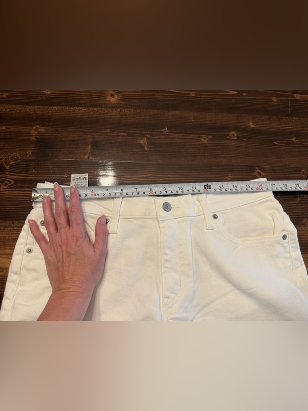 Levi's White Women's Mid Length Denim Roll-Cuff Shorts Size 31 - Picture 7 of 8